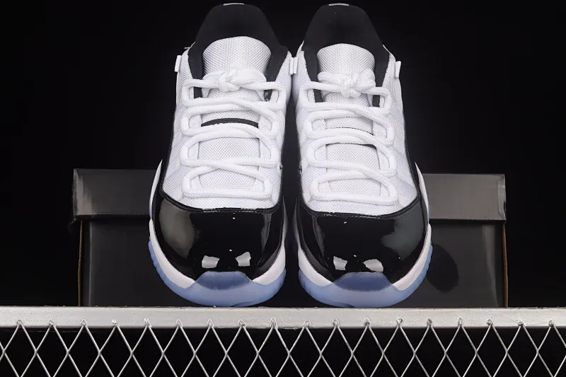 All categories Air Jordan Jordan series basketball shoes Air Jordan 11 F version Air Jordan 11 Low "Concord" AJ11 Kang buckle white black genuine carbon low-top basketball shoes 528895-153